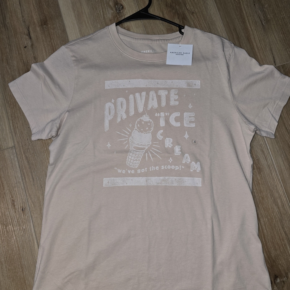 American Eagle Outfitters Graphic Tee